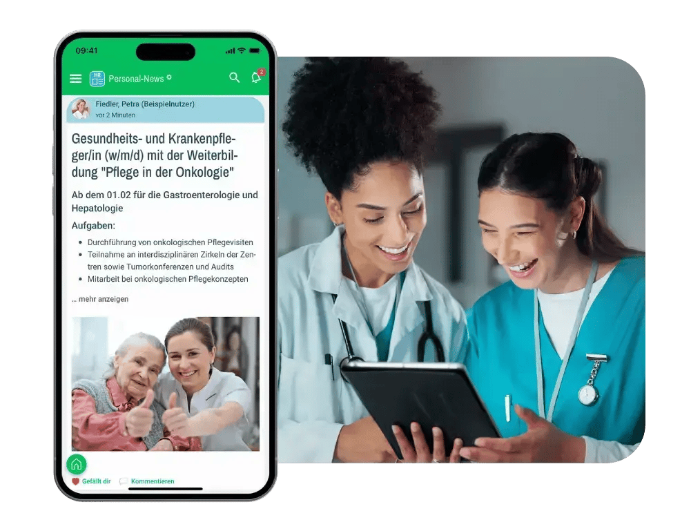 Smartphone-Screen zeigt eine Jobanzeige in einer Mitarbeiter-App, daneben zwei lachende Ärztinnen, die auf ein Tablet schauen. Smartphone-Screen zeigt eine Jobanzeige in einer Mitarbeiter-App, daneben zwei lachende Ärztinnen, die auf ein Tablet schauen.